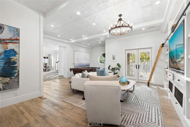 524 W Oceanfront, Newport Beach, CA 92661