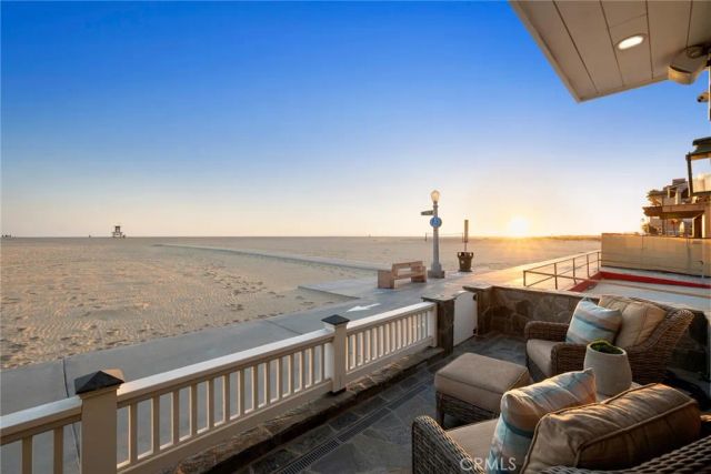 524 W Oceanfront, Newport Beach, CA 92661