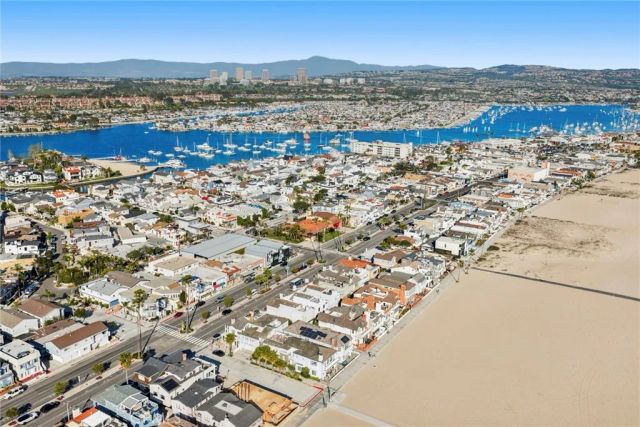 524 W Oceanfront, Newport Beach, CA 92661