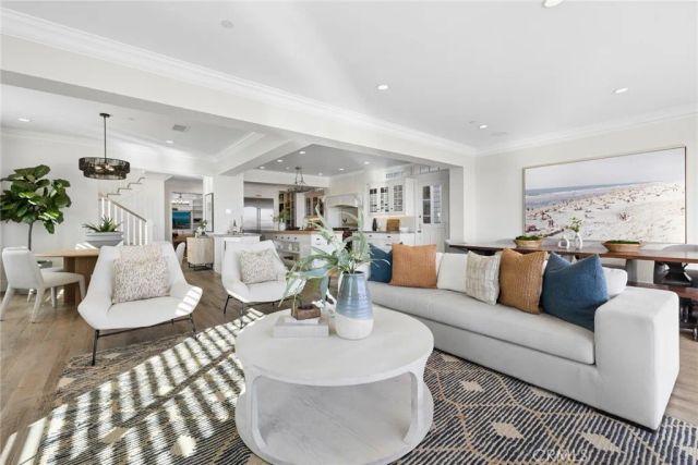 524 W Oceanfront, Newport Beach, CA 92661