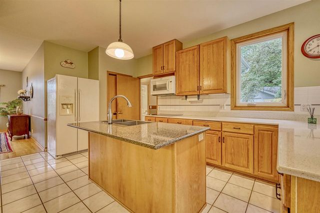 3115 Hawks Haven Trail, Deforest, WI 53532