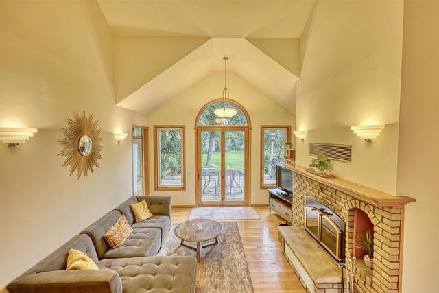 3115 Hawks Haven Trail, Deforest, WI 53532