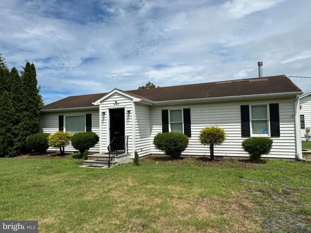 3 DELAWARE AVE, Delmar, DE 19940