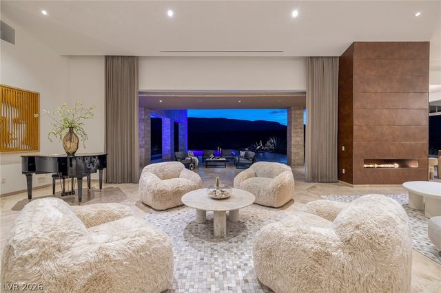 36 Quiet Moon Lane, Las Vegas, NV 89135