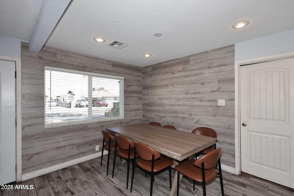 Image 11 of property listing at 4247 W CULVER Street, Phoenix, AZ 85009