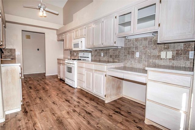 215 S Windsor Drive, Stillwater, OK 74074