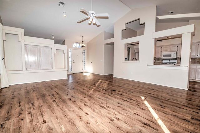 215 S Windsor Drive, Stillwater, OK 74074