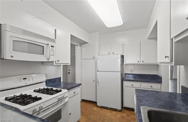 7320 Glenroie Ave Apt 10E, Norfolk, VA 23505
