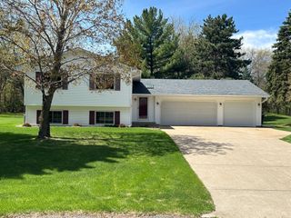 7779 Meadowview Trail, Lino Lakes, MN 55014