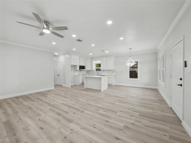 1211 E Cannon Street, Fort Worth, TX 76104