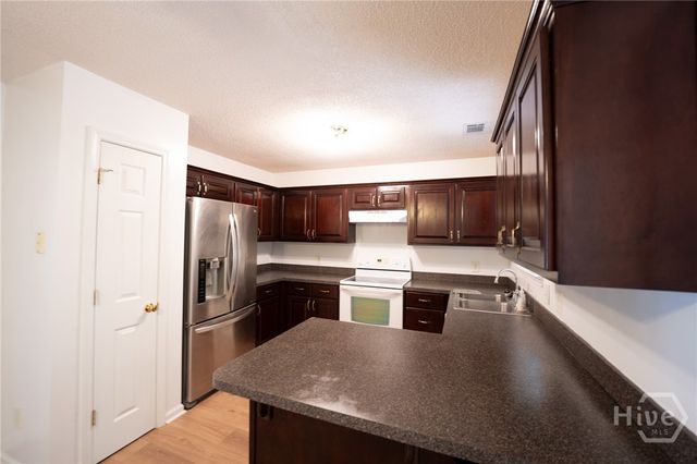 121 W Tisbury Lane, Pooler, GA 31322