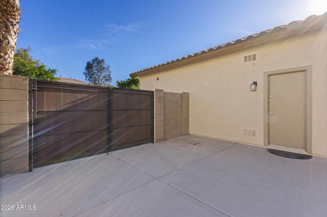 3382 E FANDANGO Drive, Gilbert, AZ 85298