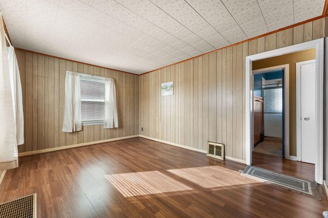 1009 River Drive, Hammond, IN 46324