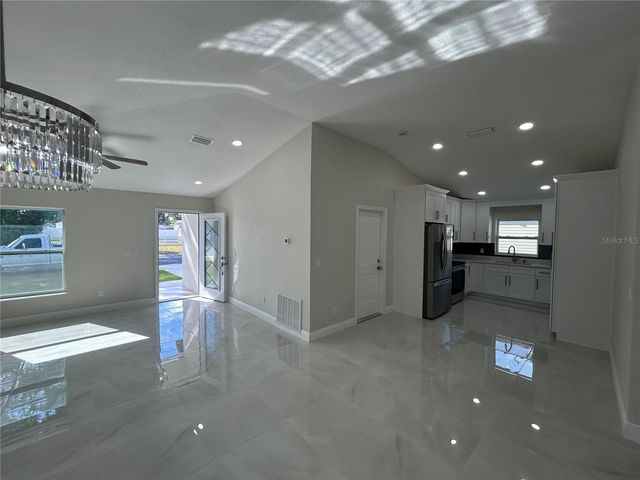 3917 W ROBSON STREET, Tampa, FL 33614