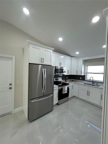 3917 W ROBSON STREET, Tampa, FL 33614