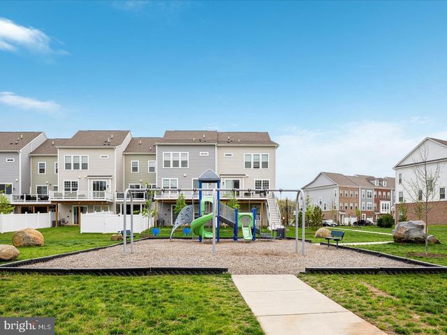 42939 RUNNING CREEK SQ, Leesburg, VA 20175