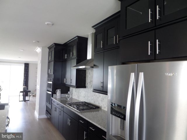 42939 RUNNING CREEK SQ, Leesburg, VA 20175