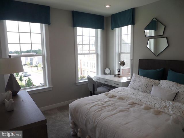 42939 RUNNING CREEK SQ, Leesburg, VA 20175