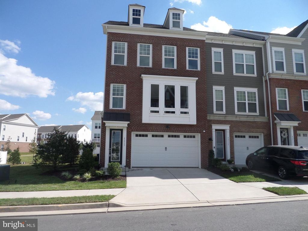 42939 RUNNING CREEK SQ, Leesburg, VA 20175