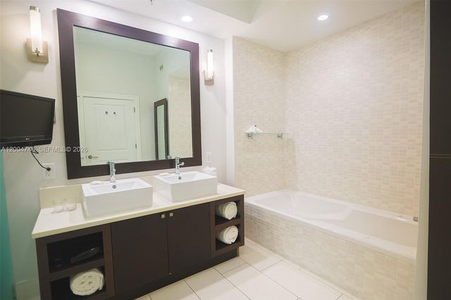 5300 NW 87th Ave 311, Doral, FL 33178