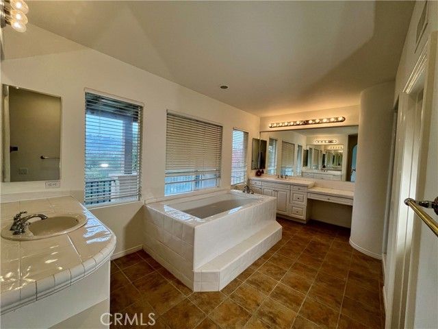 15 Sunningdale, Laguna Hills, CA 92679