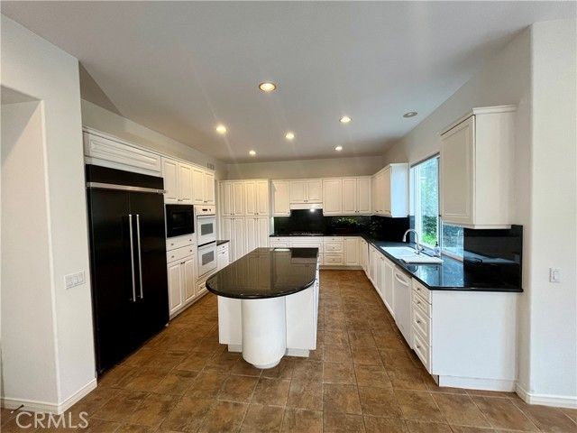 15 Sunningdale, Laguna Hills, CA 92679