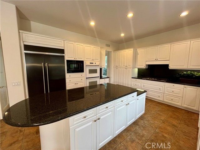 15 Sunningdale, Laguna Hills, CA 92679