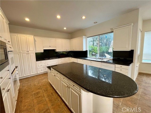 15 Sunningdale, Laguna Hills, CA 92679