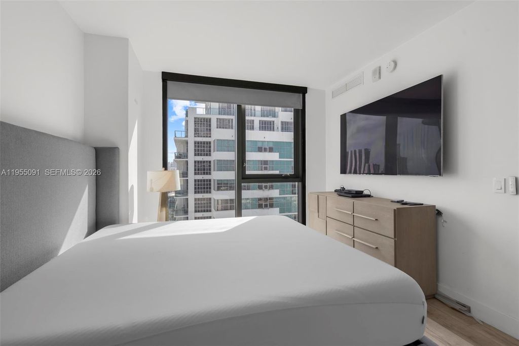 Image 7 of property listing at 121 NE 34th St 3001, Miami, FL 33137