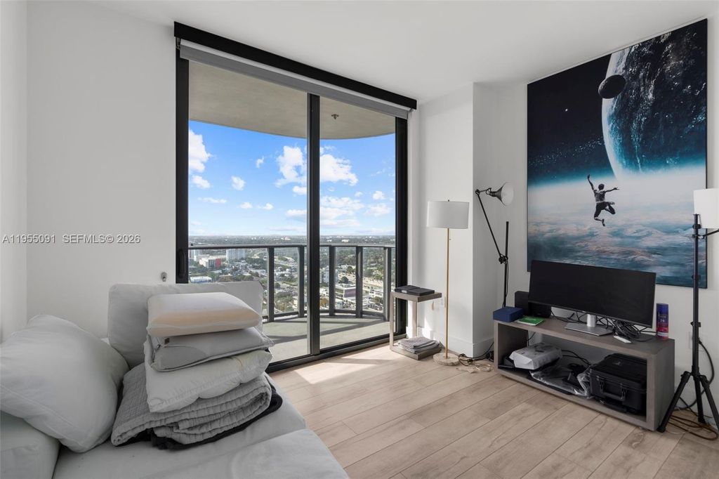 Image 8 of property listing at 121 NE 34th St 3001, Miami, FL 33137