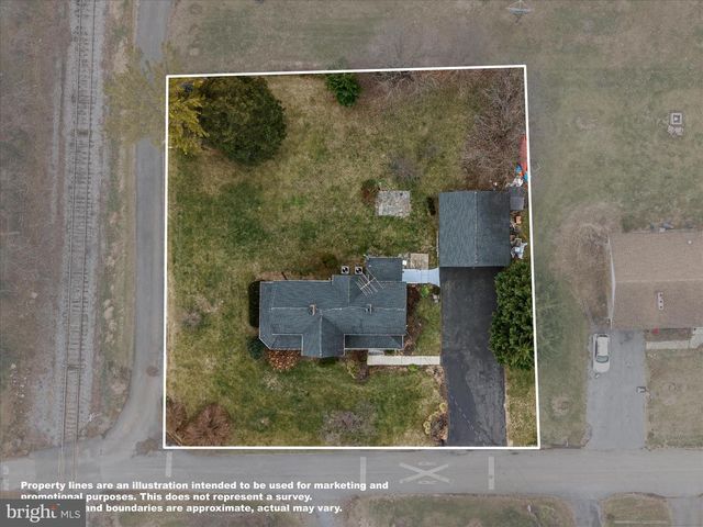 129 CHURCH ST, Summit Point, WV 25446