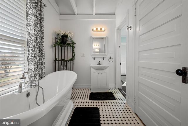 129 CHURCH ST, Summit Point, WV 25446