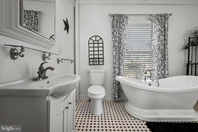 129 CHURCH ST, Summit Point, WV 25446