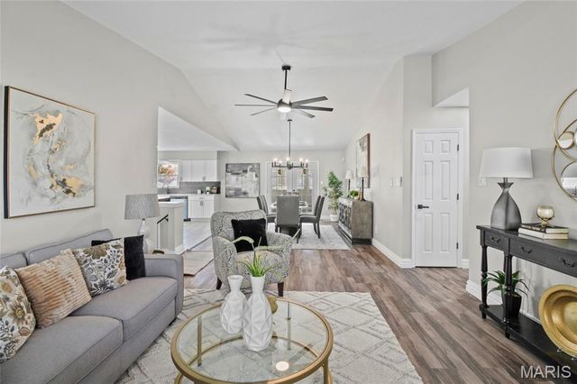 3300 Tom Sawyer Drive, Florissant, MO 63033