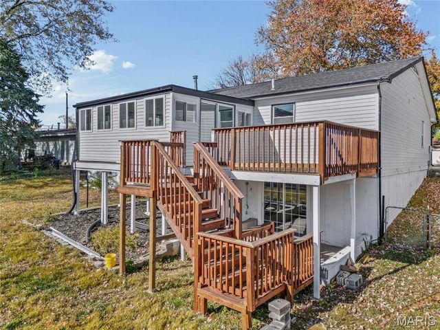 3300 Tom Sawyer Drive, Florissant, MO 63033