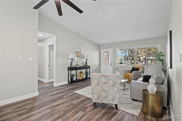 3300 Tom Sawyer Drive, Florissant, MO 63033