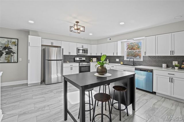 3300 Tom Sawyer Drive, Florissant, MO 63033