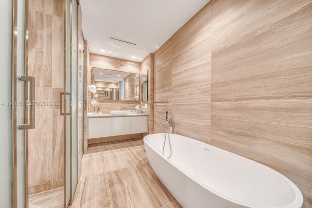 5775 Collins Ave 703, Miami Beach, FL 33140