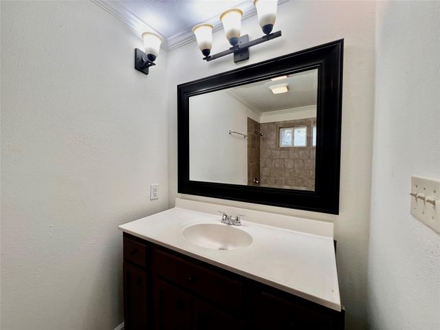 2102 Blueberry Lane, Pasadena, TX 77502