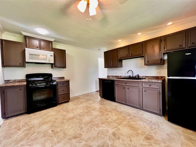 2102 Blueberry Lane, Pasadena, TX 77502