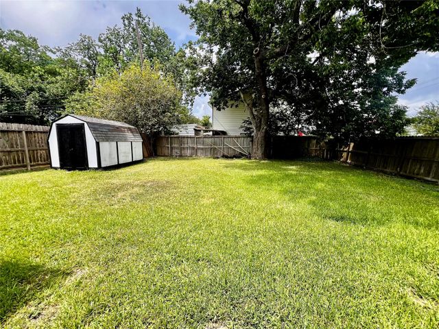 2102 Blueberry Lane, Pasadena, TX 77502
