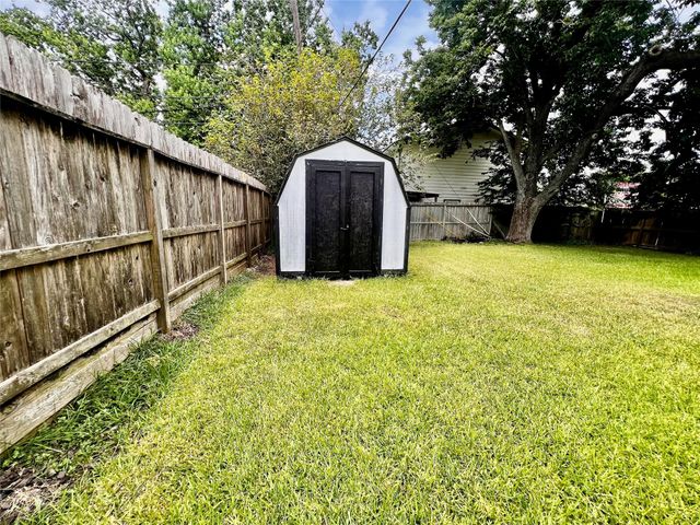 2102 Blueberry Lane, Pasadena, TX 77502