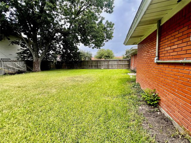 2102 Blueberry Lane, Pasadena, TX 77502