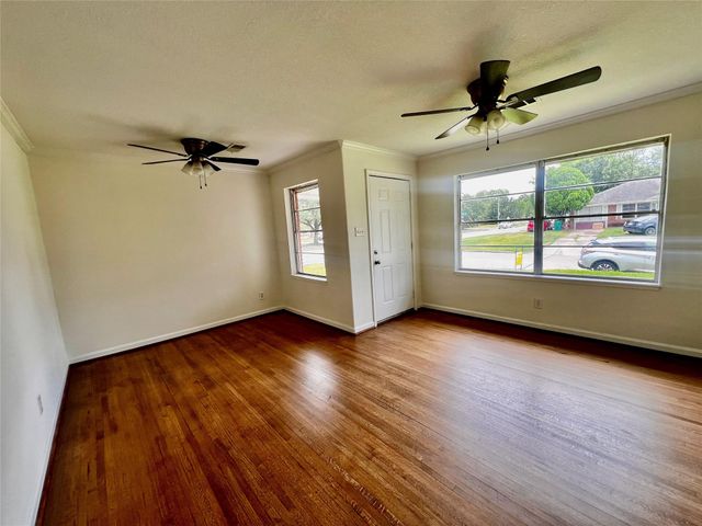2102 Blueberry Lane, Pasadena, TX 77502