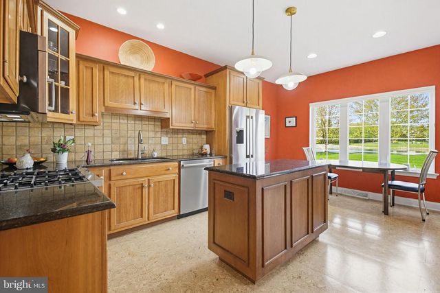 704 WOODFIELD DR, Lititz, PA 17543