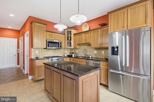 704 WOODFIELD DR, Lititz, PA 17543