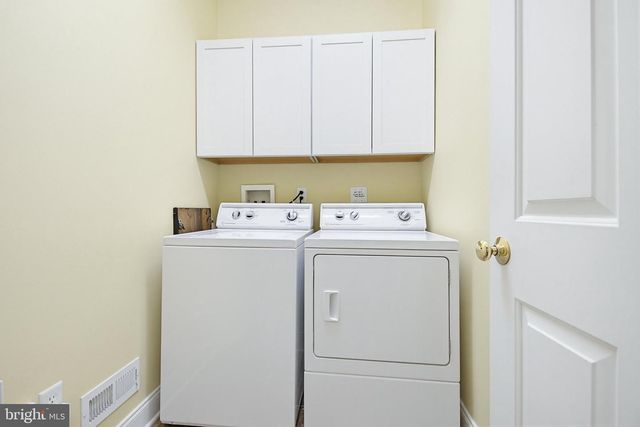 704 WOODFIELD DR, Lititz, PA 17543