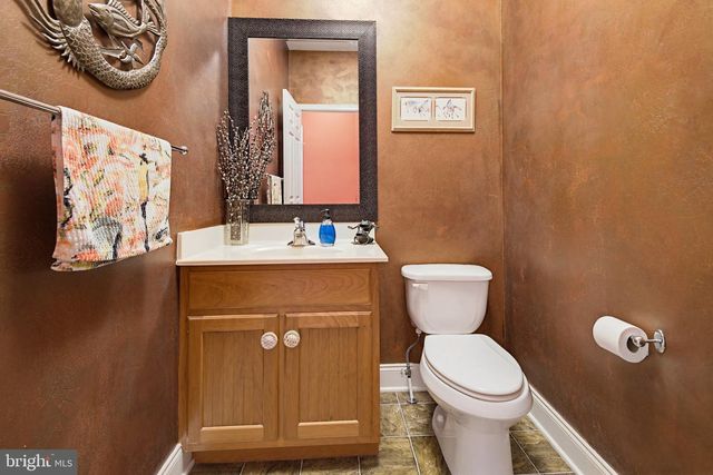 704 WOODFIELD DR, Lititz, PA 17543