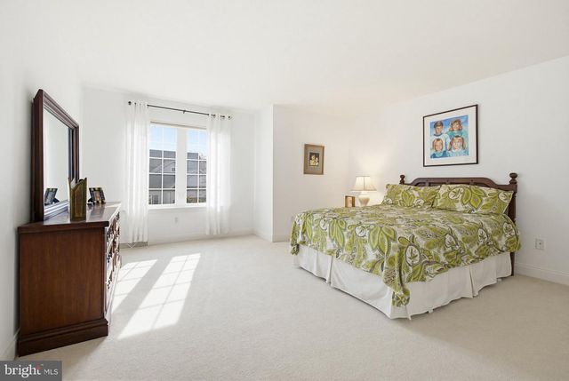 704 WOODFIELD DR, Lititz, PA 17543