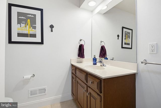 704 WOODFIELD DR, Lititz, PA 17543